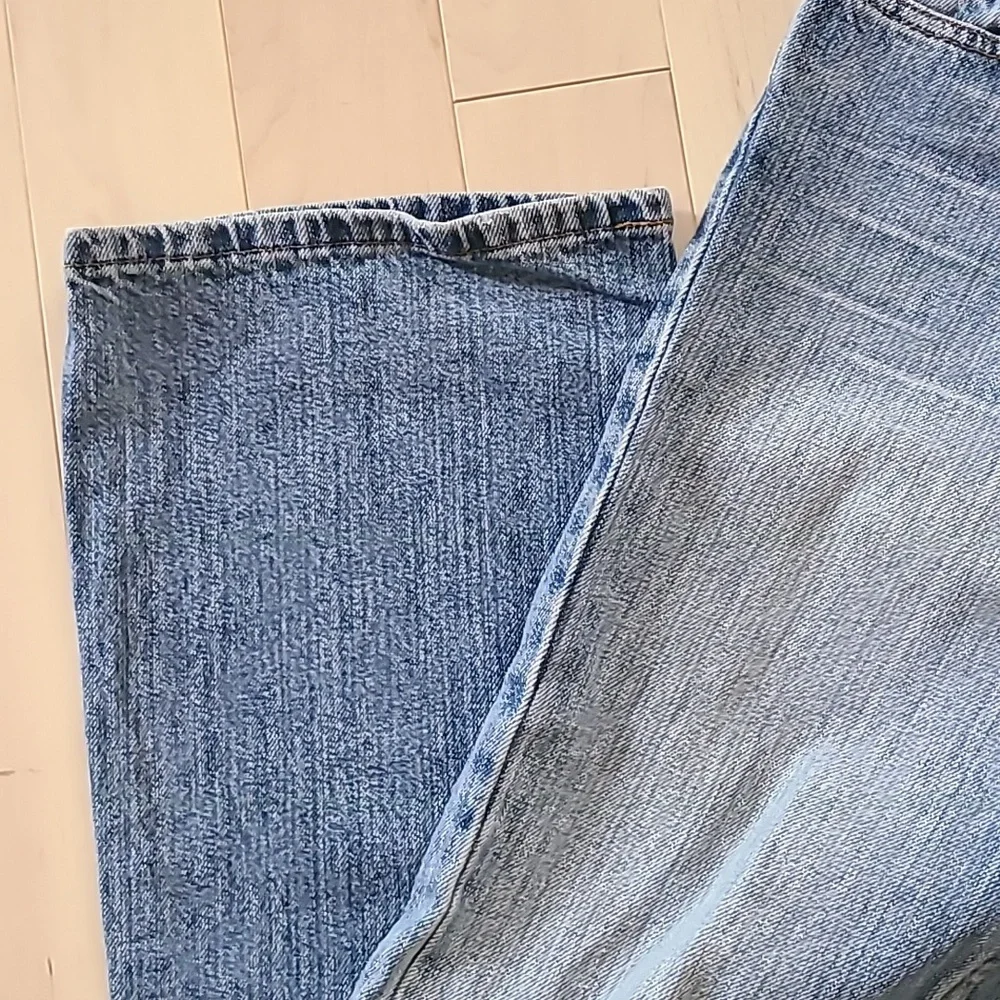 American Eagle favorite flare jeans 👖 - Picture 2 of 7
